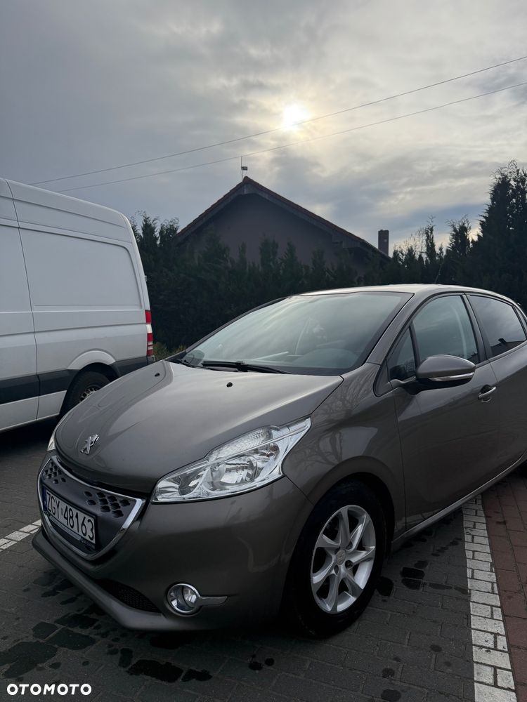 Peugeot 208 - 5