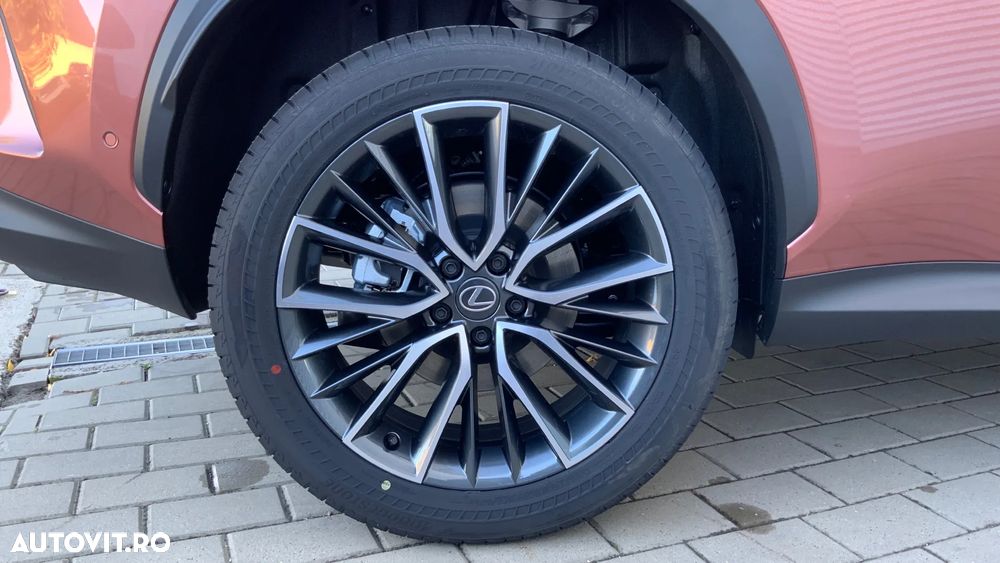 Lexus Seria NX 450h+ AWD CVT PHEV Luxury - 35