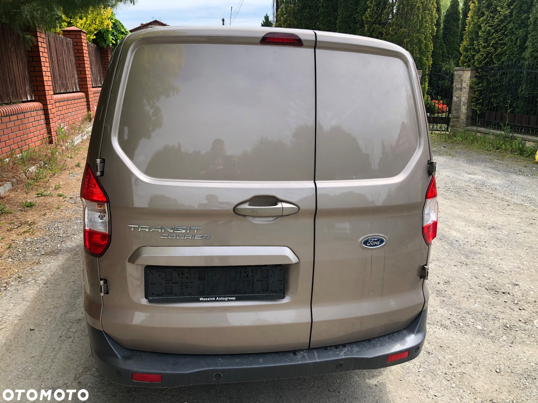 Ford Transit Courier - 10