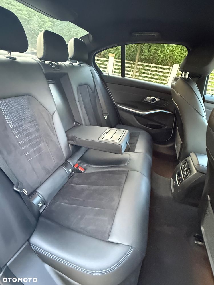 BMW Seria 3 320d xDrive M Sport sport - 31