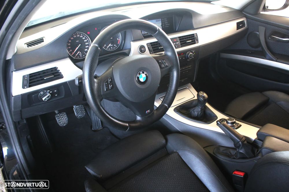 BMW 318 d Line Sport - 43