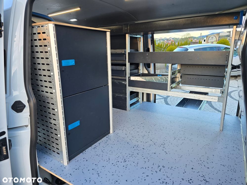 Volkswagen Transporter - 35