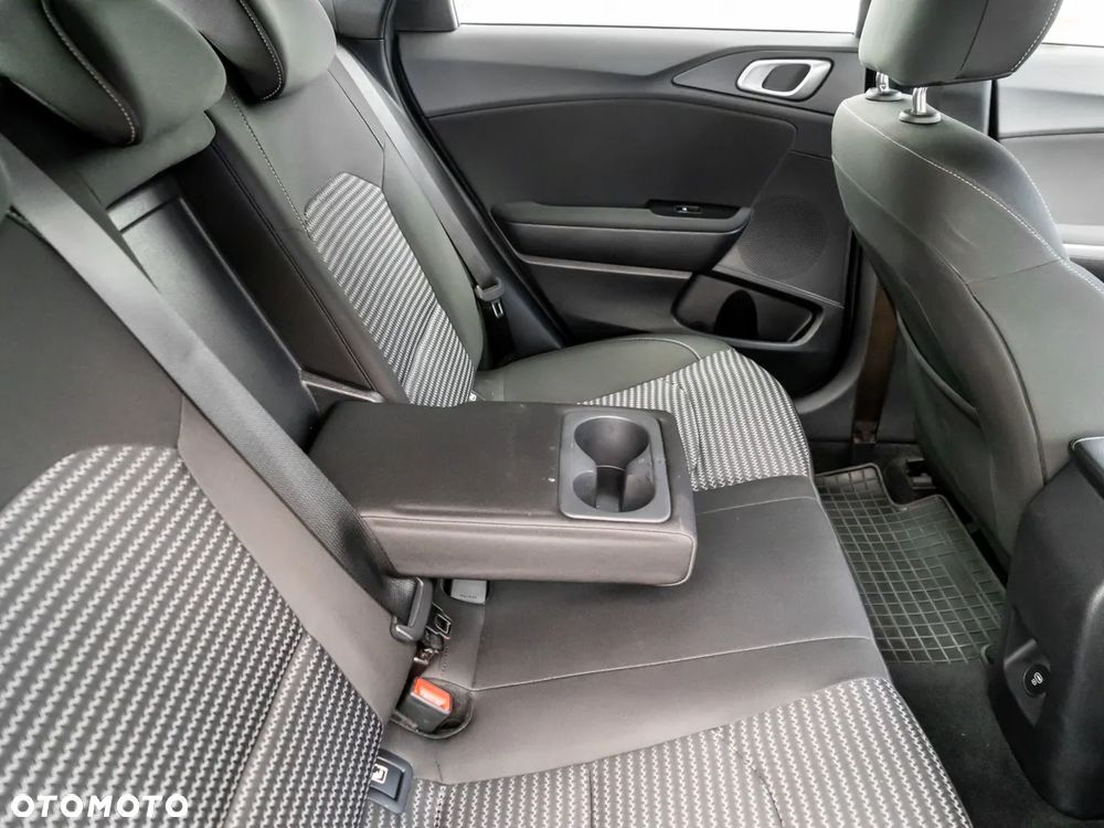 Kia Ceed 1.5 T-GDI M - 23
