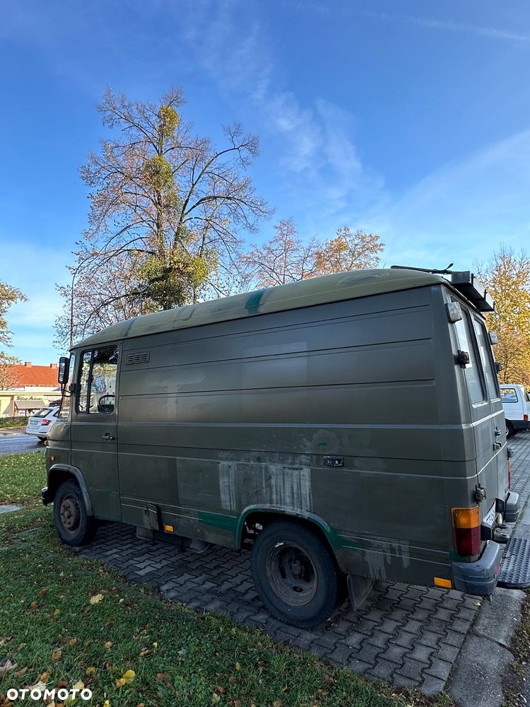 Mercedes-Benz 508 - 10