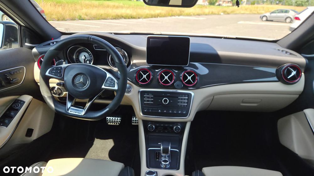 Mercedes-Benz GLA - 36