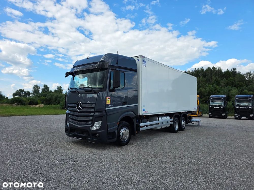 Mercedes-Benz Actros 2545 6x2 Chłodnia WINDA