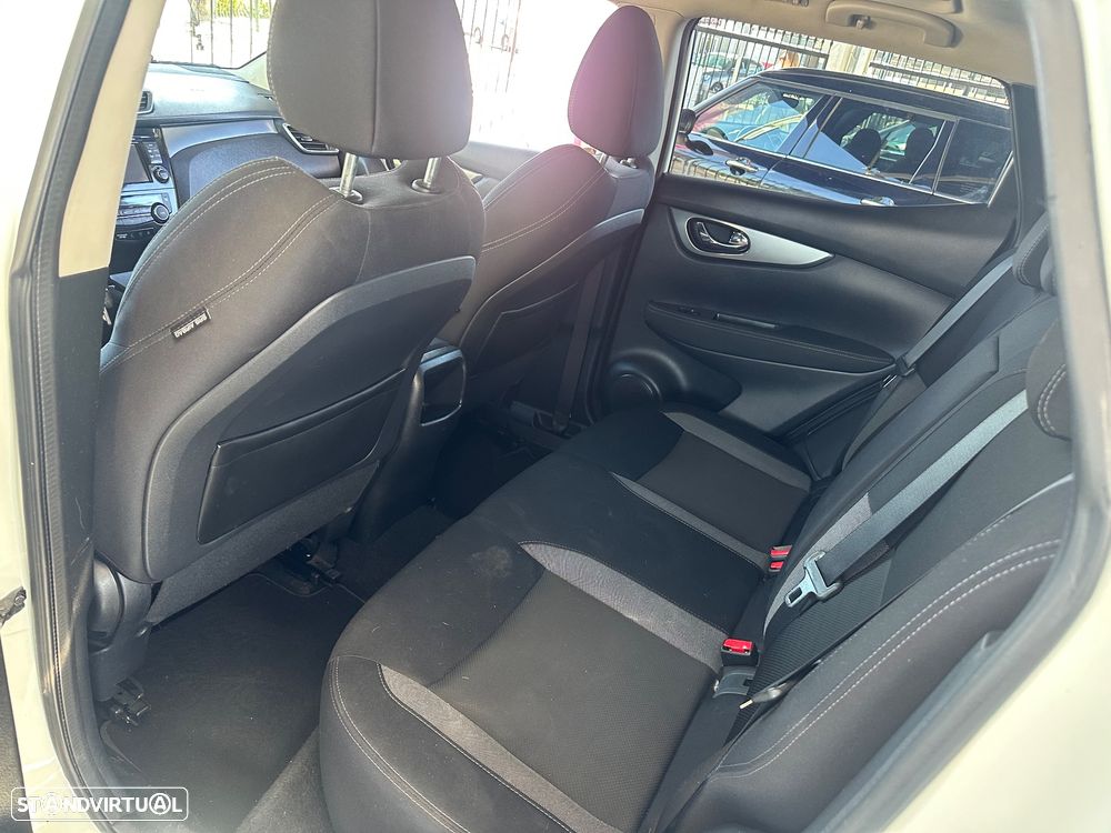Nissan Qashqai 1.6 dCi Xtronic TEKNA+ - 9