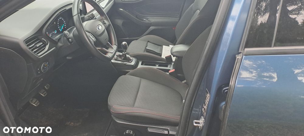 Ford Focus 1.5 EcoBlue Start-Stopp-System ST-LINE DESIGN - 15