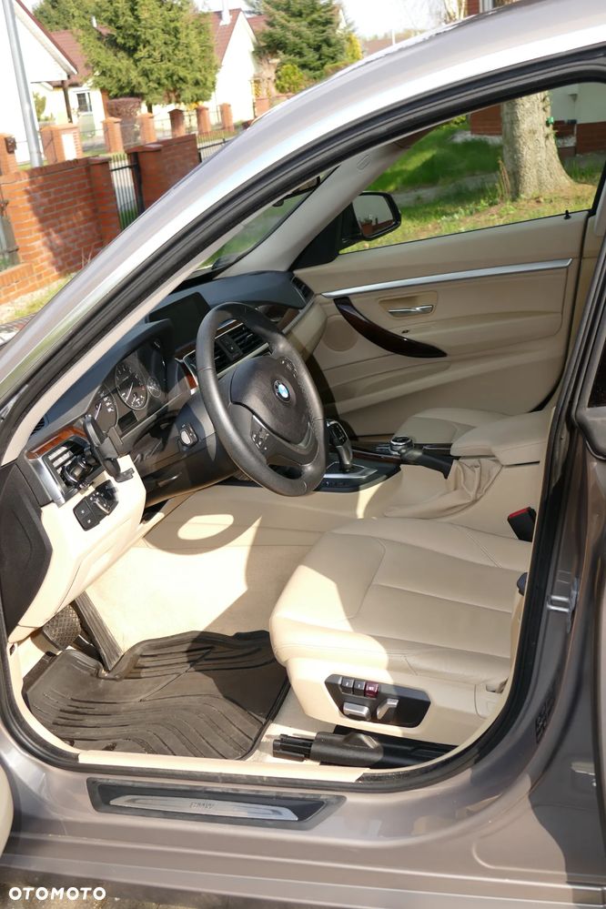 BMW Seria 3 330i Luxury Line - 11