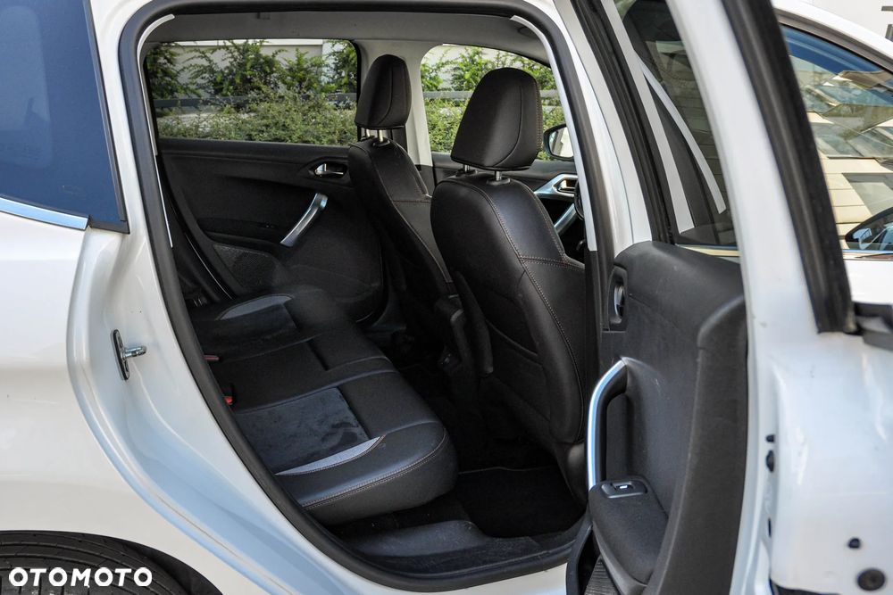 Peugeot 2008 - 12