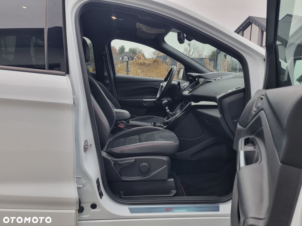 Ford Kuga 2.0 TDCi 4x2 ST-Line - 31