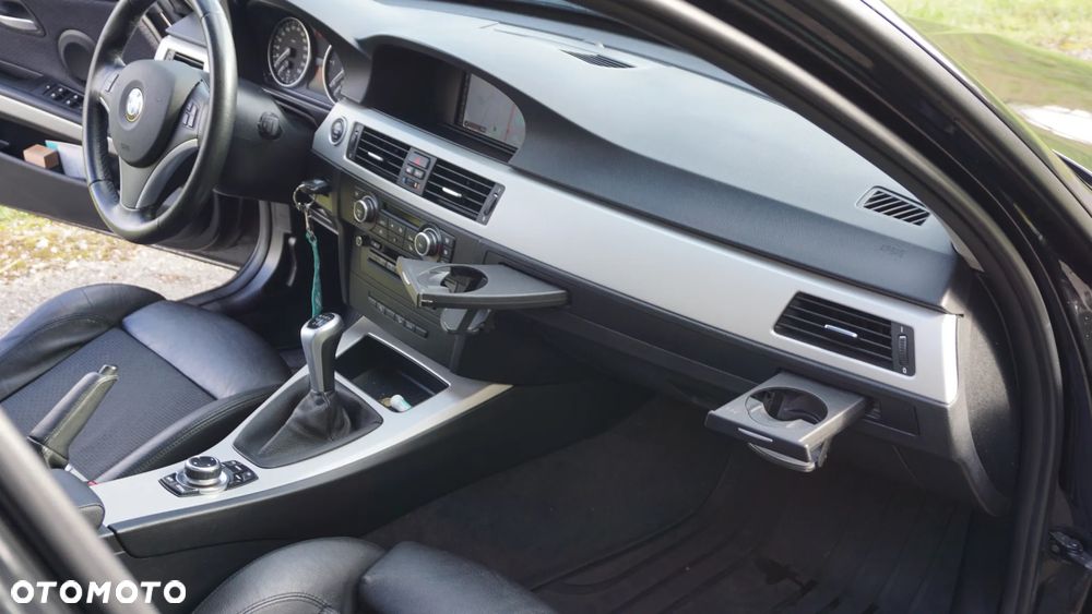 BMW Seria 3 320d xDrive - 22
