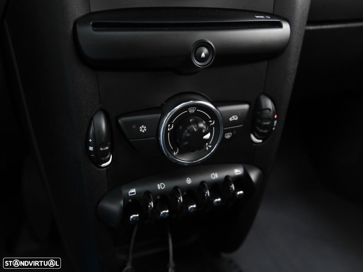 MINI 3 Portas Cooper D - 19
