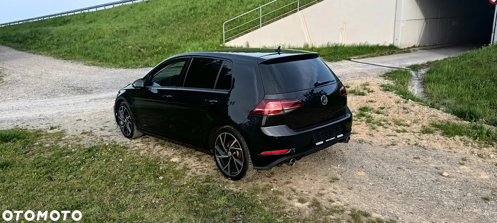Volkswagen Golf 1.5 eTSI OPF DSG R-Line - 3