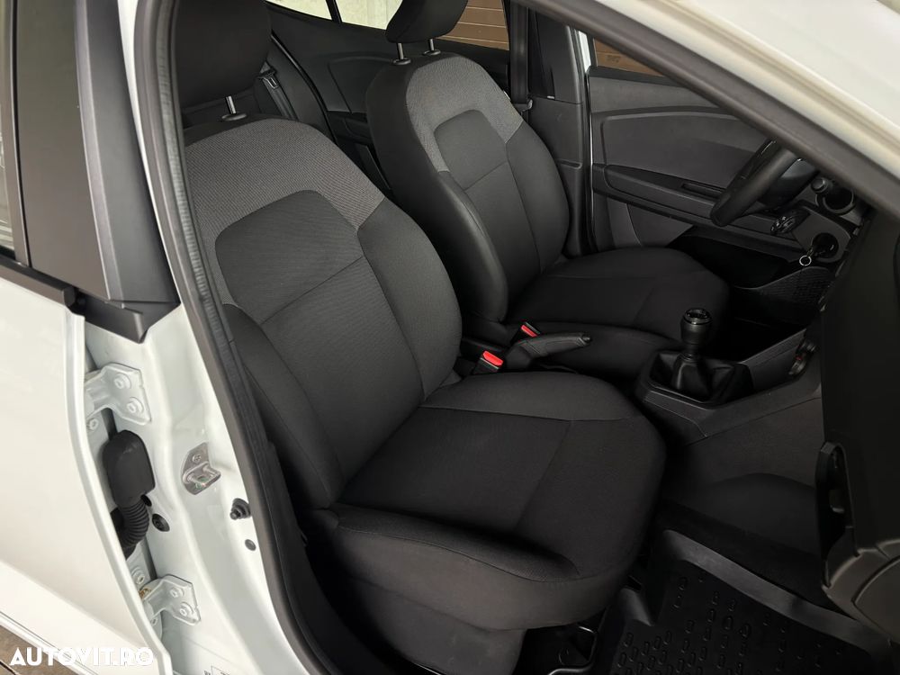 Dacia Logan TCe 90 Essential - 30