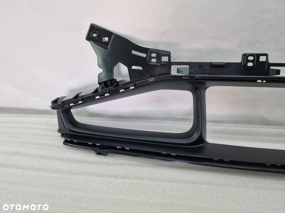 AUDI Q6 E-TRON 85H S-LINE 21- KRATKA ŚRODKOWA ZDERZAKA PRZEDNIEGO PRZÓD , NR 85H807683 , NR AUKCJI GL605 - 4