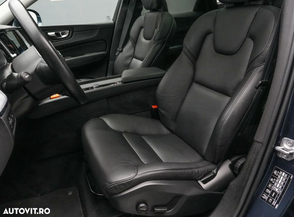 Volvo XC 60 T8 Twin Engine AWD Momentum Pro - 14