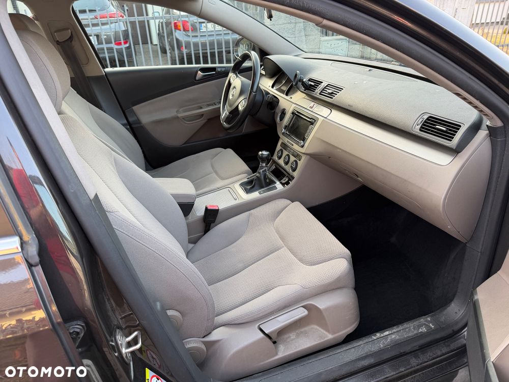 Volkswagen Passat 2.0 TDI Comfortline - 10