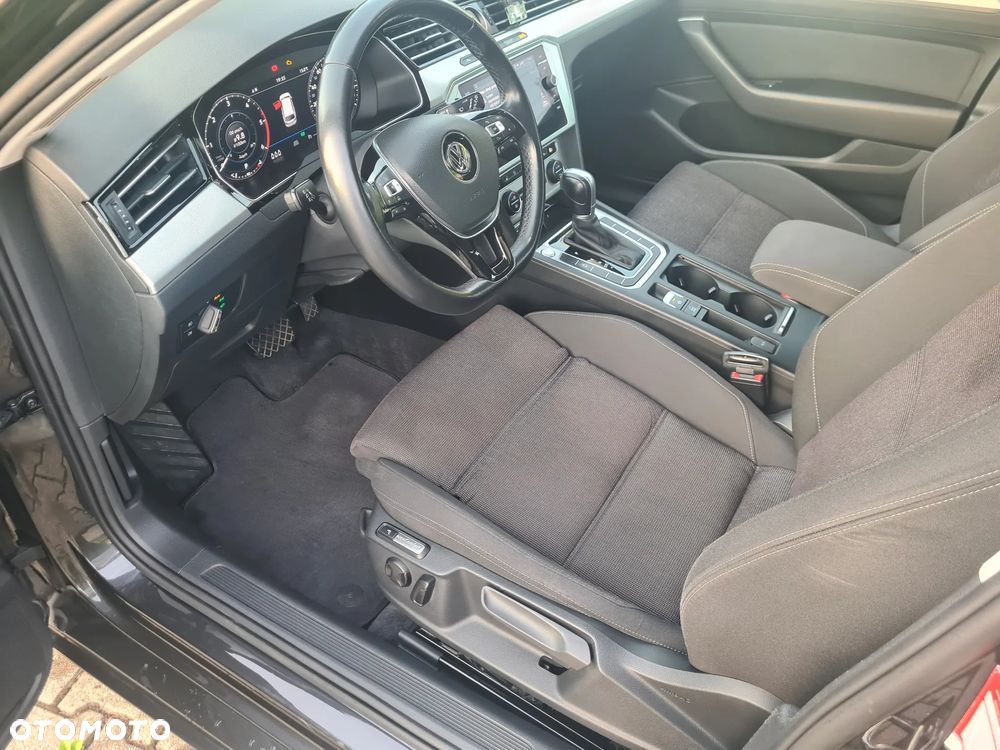 Volkswagen Passat Variant 2.0 TDI SCR DSG Business - 5