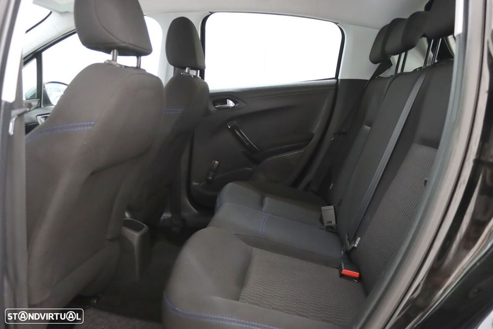 Peugeot 208 1.2 PureTech Signature EAT6 - 9