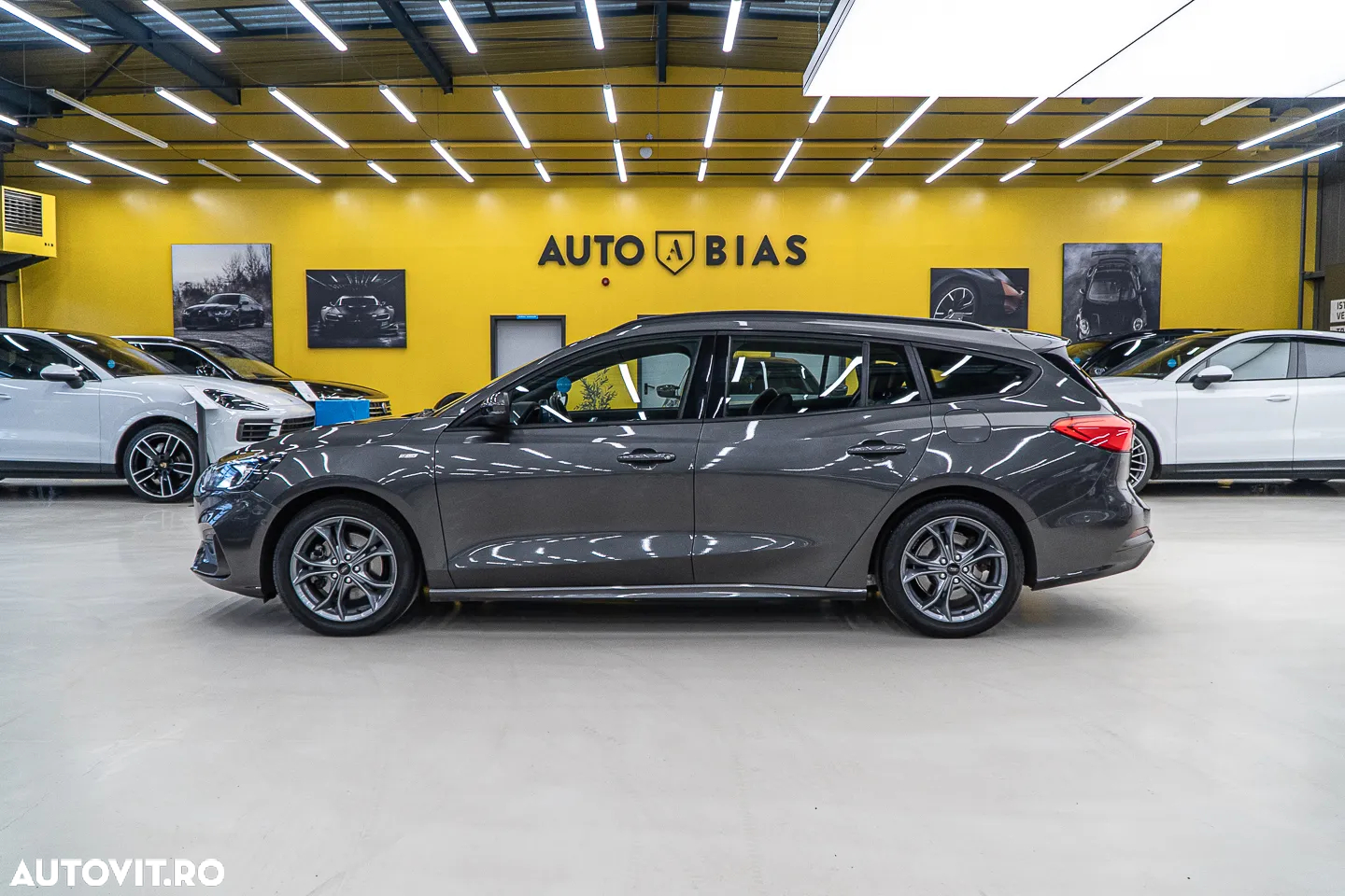 Ford Focus Turnier 1.0 EcoBoost Start-Stopp-System ST-LINE X - 16