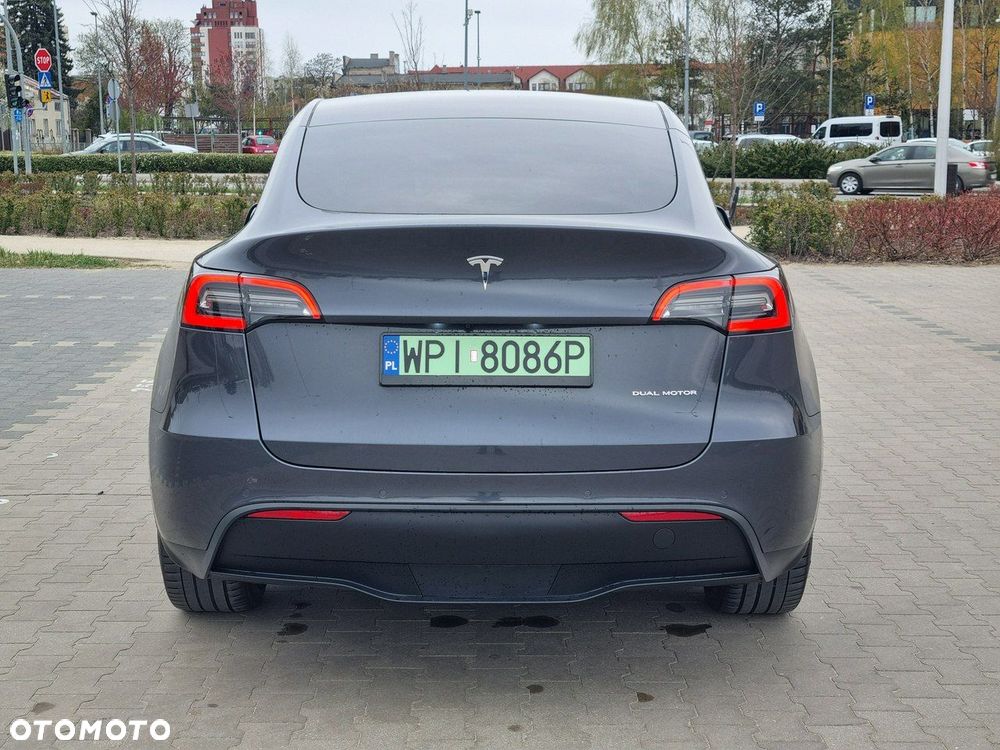Tesla Model Y Long Range AWD - 4