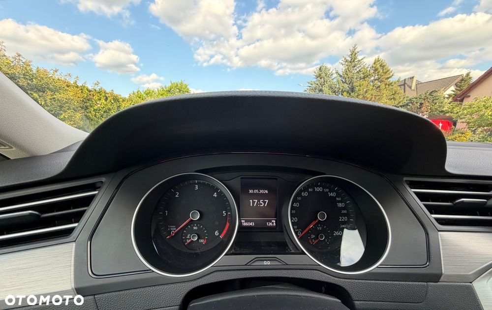 Volkswagen Passat 2.0 TDI SCR Trendline - 12