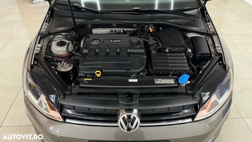 Volkswagen Golf - 26