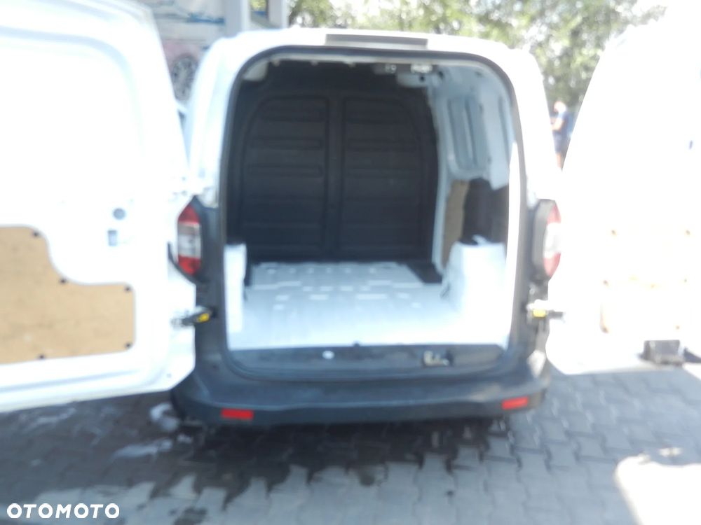 Ford Courier - 10