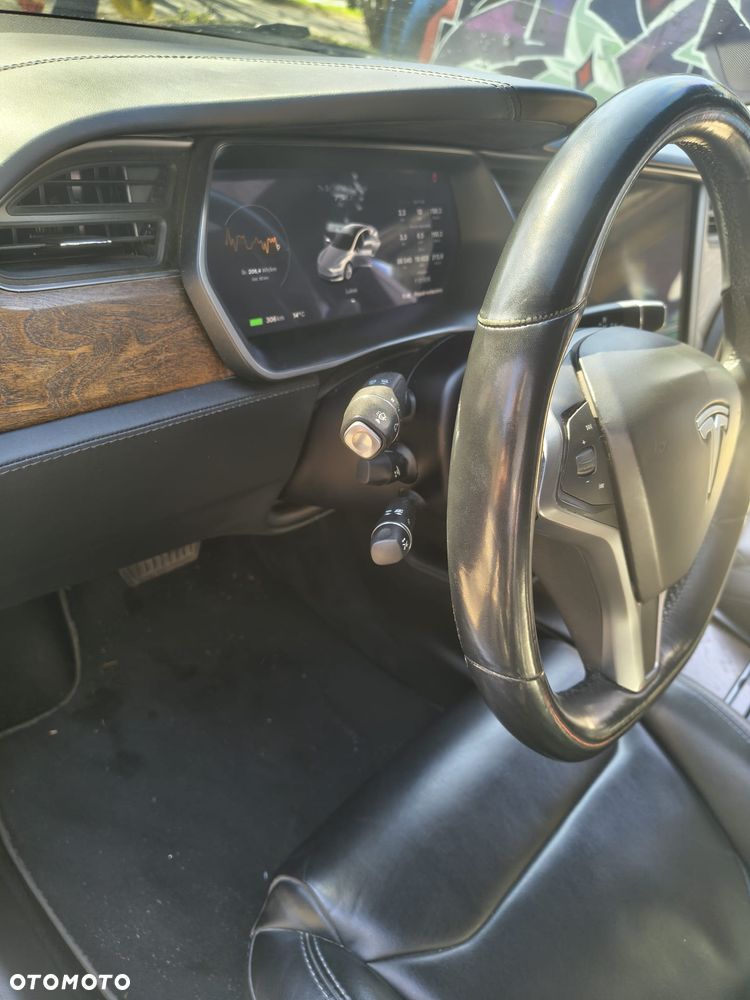 Tesla Model S - 7