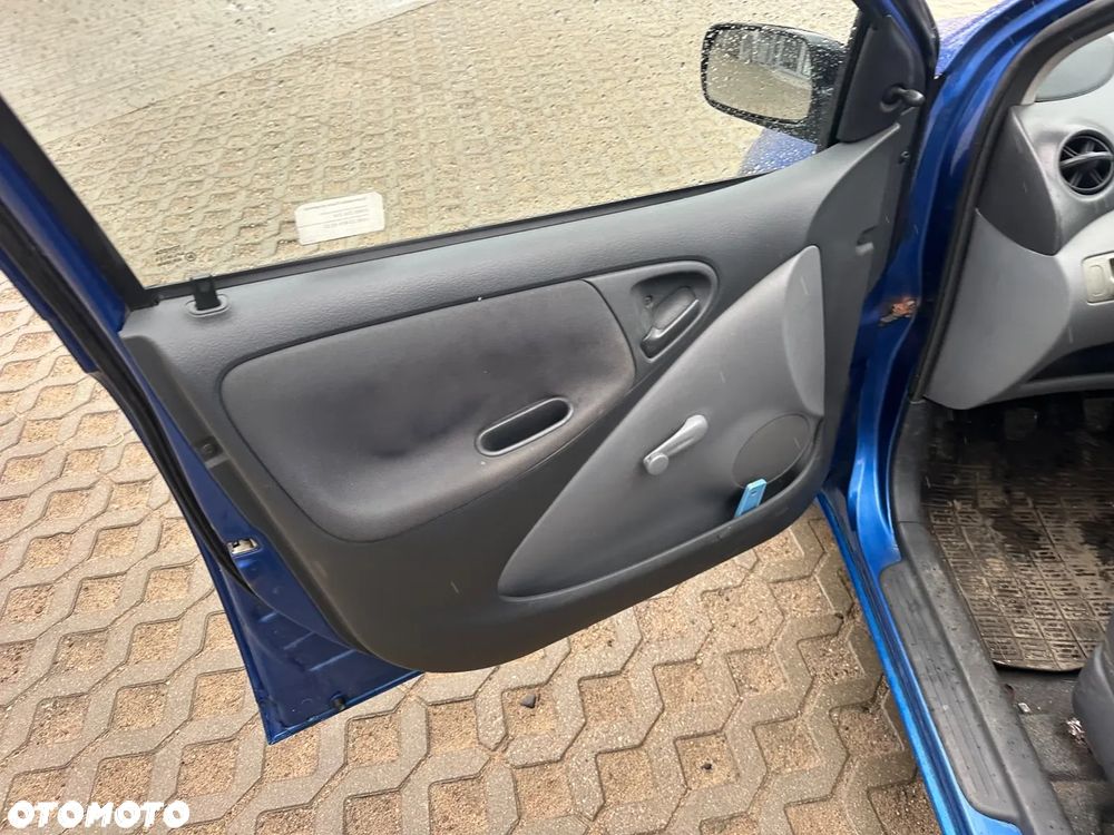 Toyota Yaris 1.0 Luna - 4