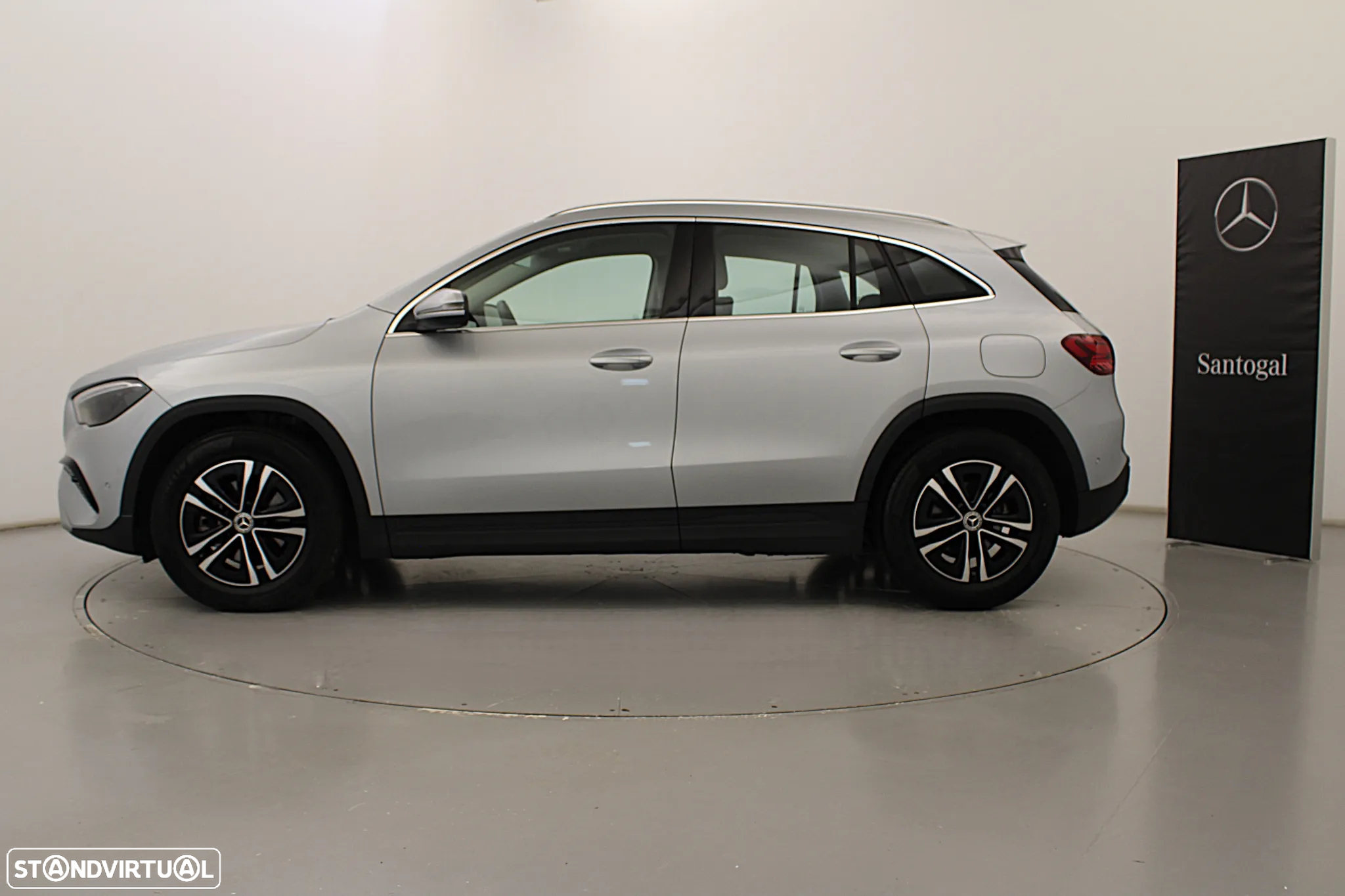Mercedes-Benz GLA 200 Standard - 12