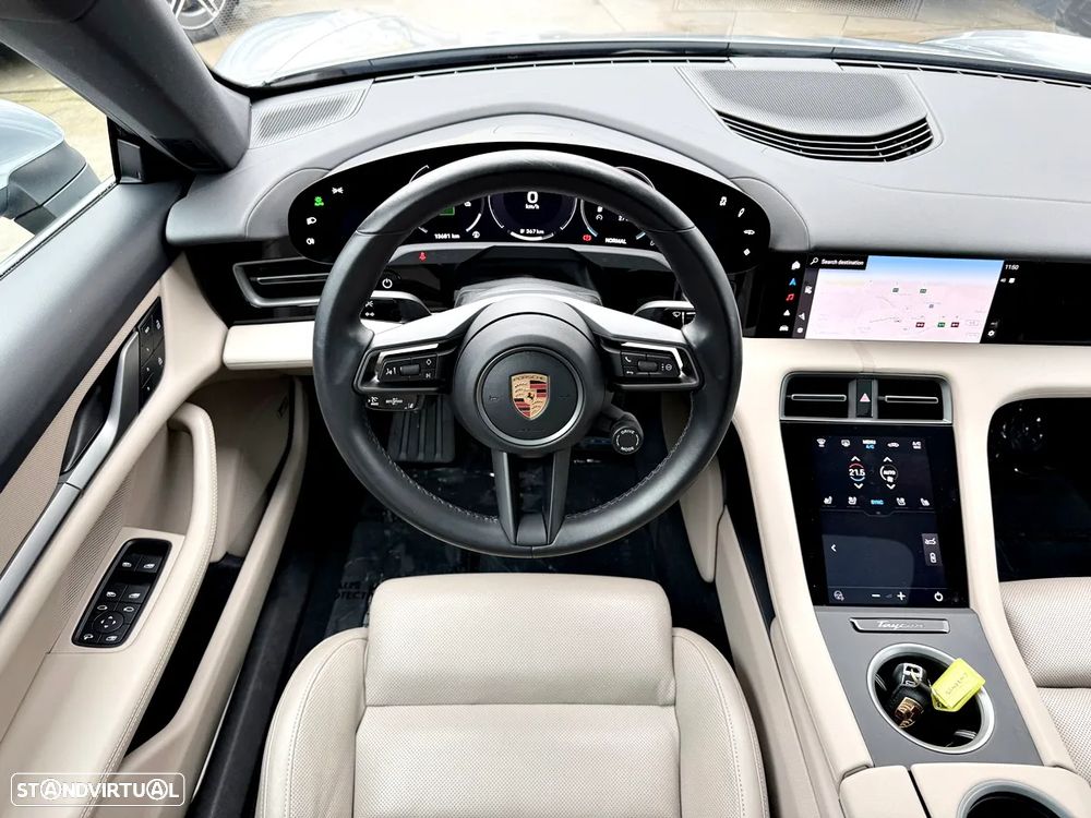 Porsche Taycan 4S - 11