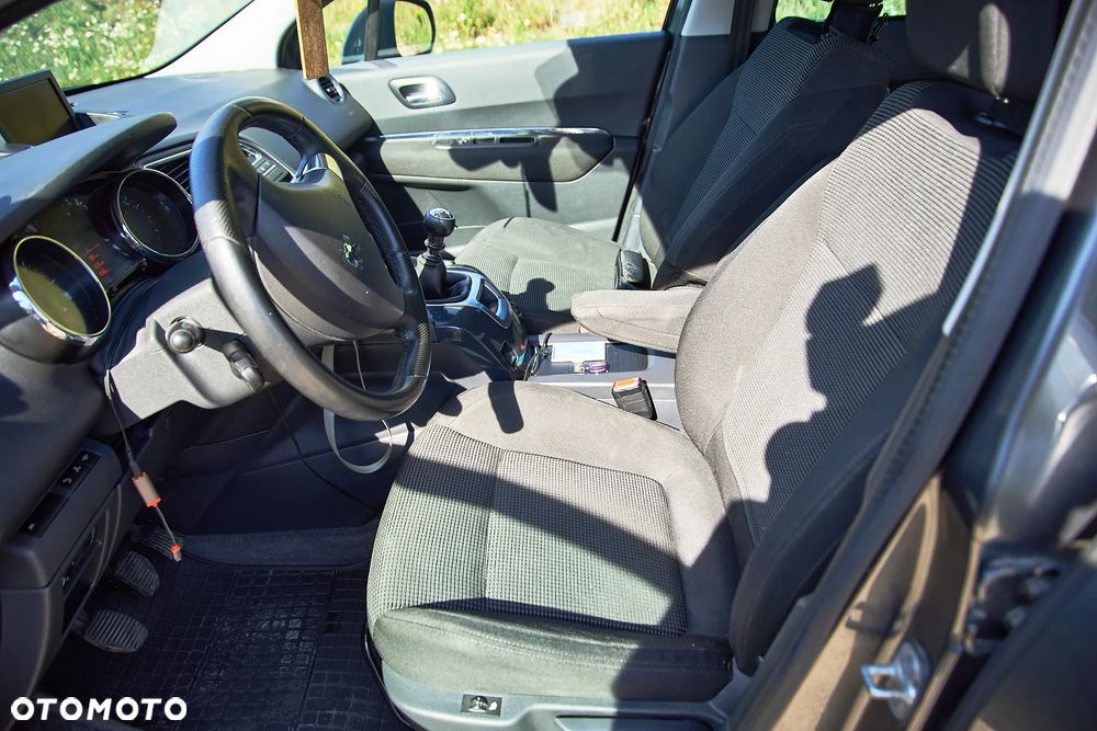 Peugeot 5008 2.0 HDi Premium + - 19