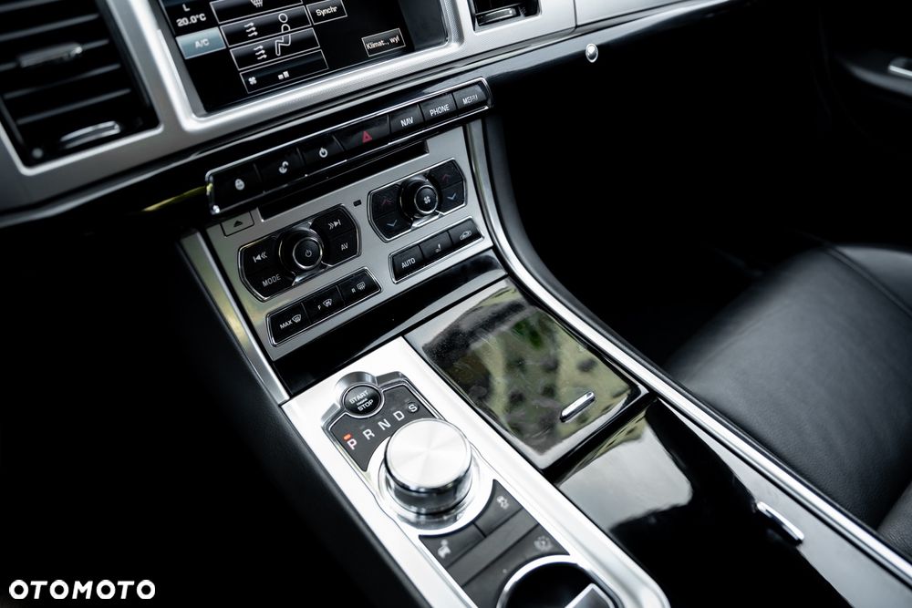 Jaguar XF 2.0 T Premium Luxury - 31