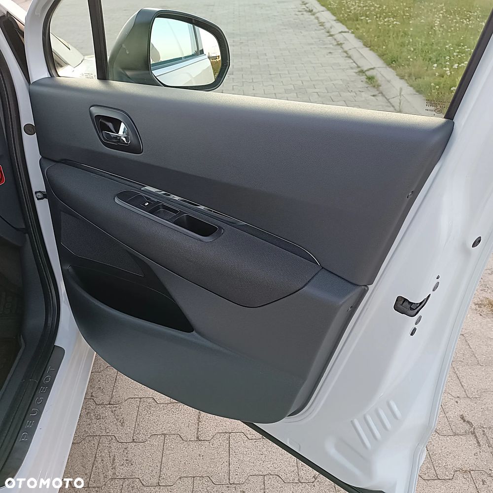 Peugeot 5008 2.0 HDi Premium + - 33