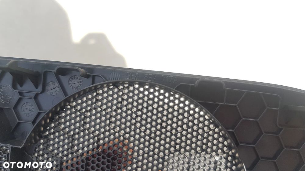 SKODA OCTAVIA IV OSŁNA GŁOŚNIKA 5E3858634A - 3