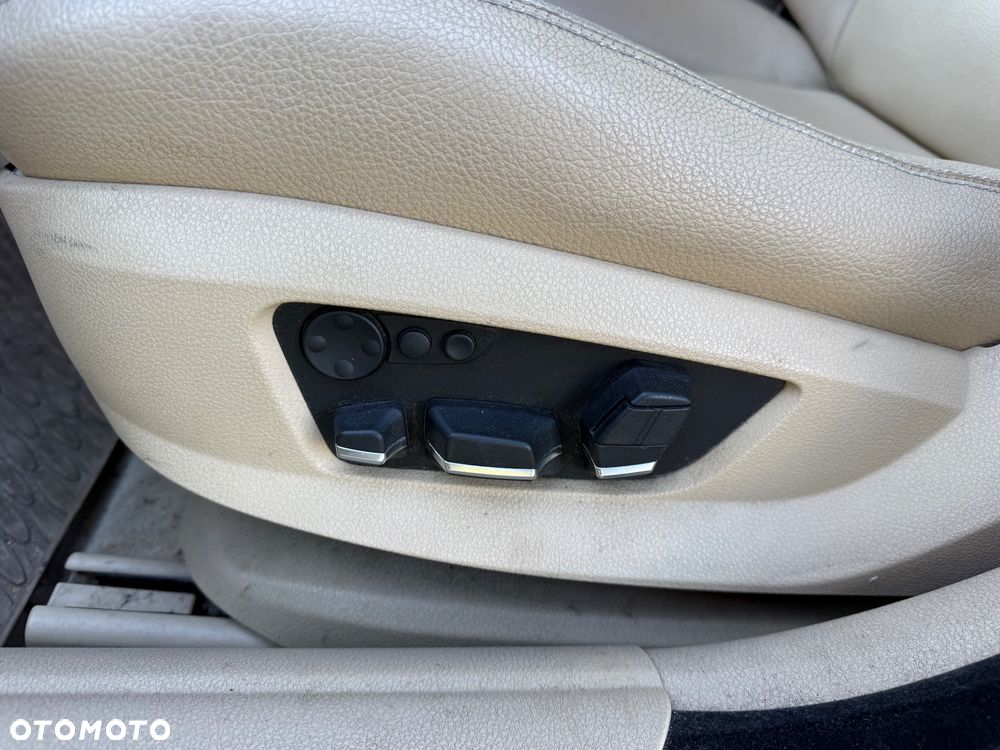 BMW Seria 5 530d xDrive Modern Line - 12