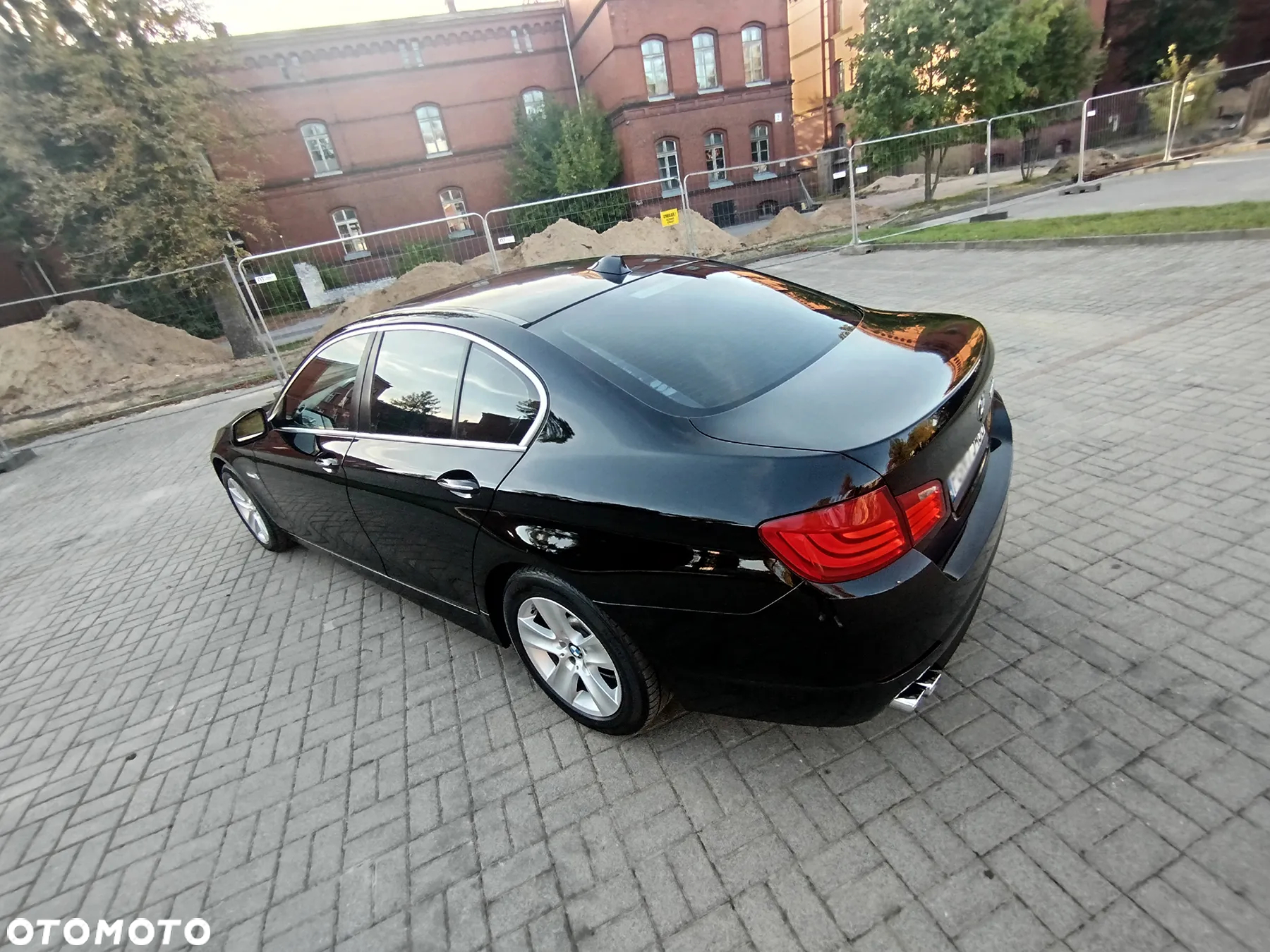 BMW Seria 5 528i Sport-Aut - 28