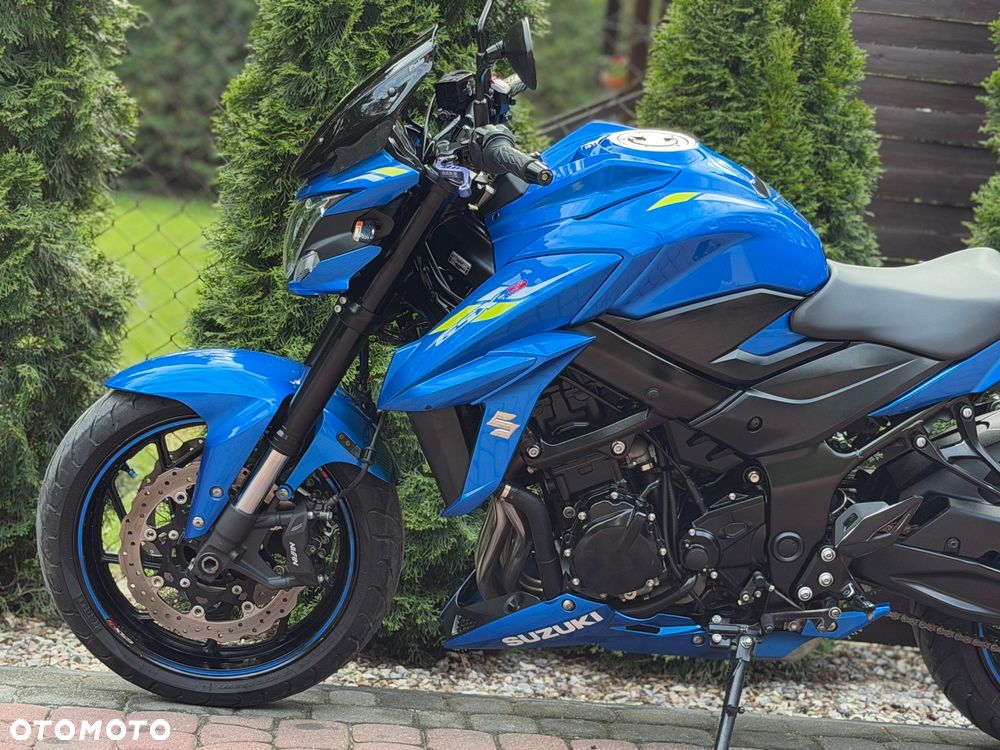 Suzuki GSX - 19