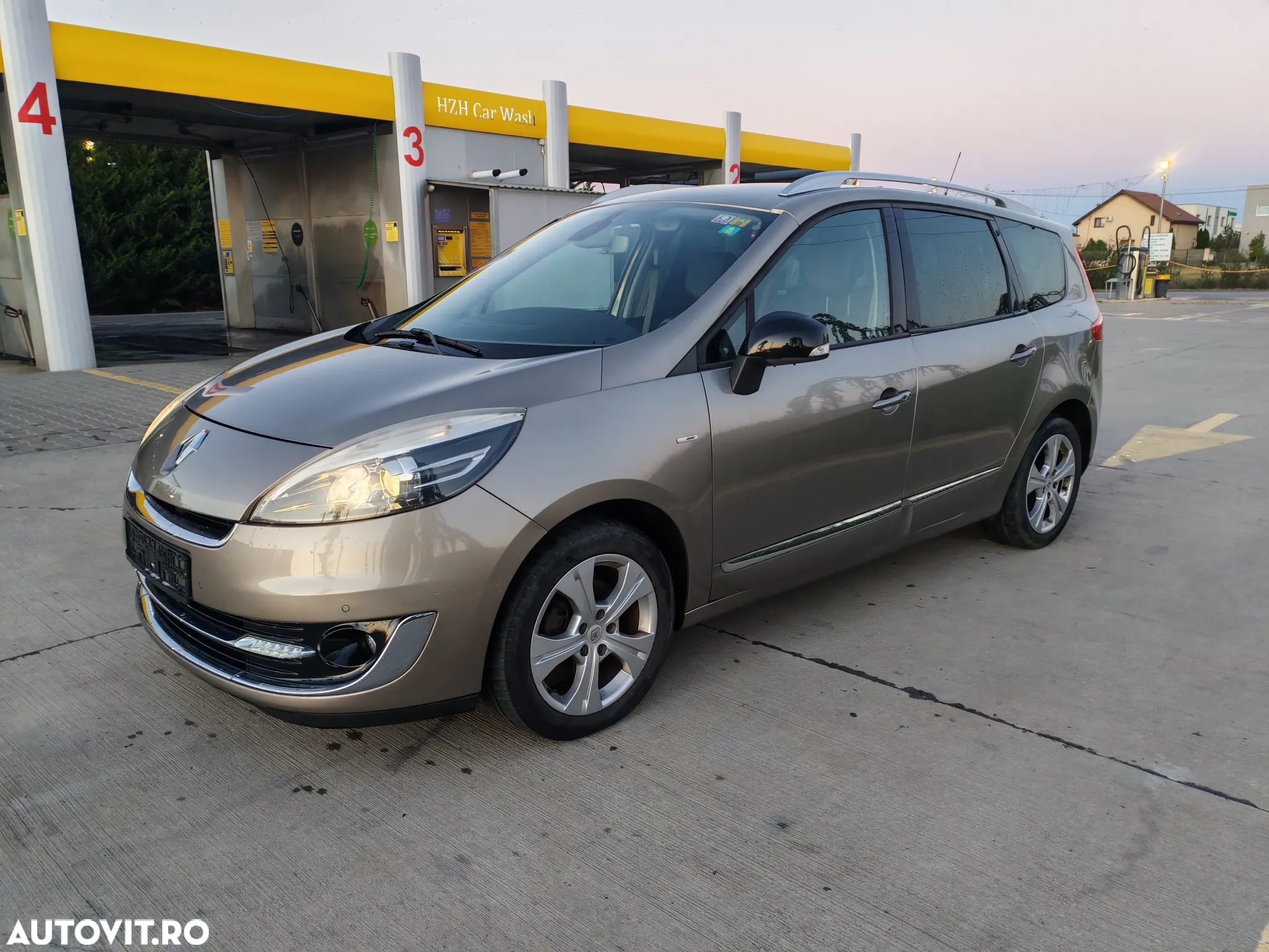 Renault Scenic ENERGY TCe 115 Bose Edition - 21
