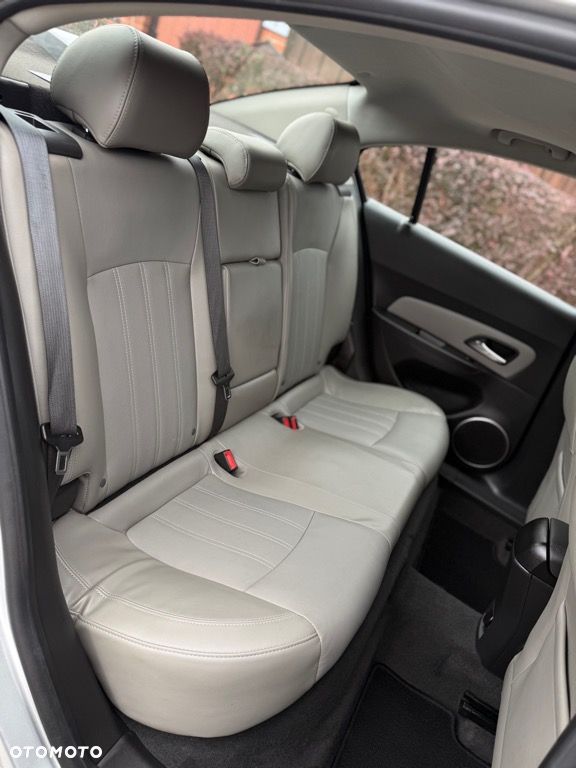 Chevrolet Cruze 1.8 LTZ+ - 31