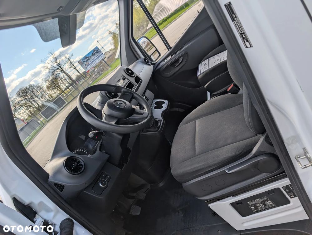 Mercedes-Benz Sprinter - 28