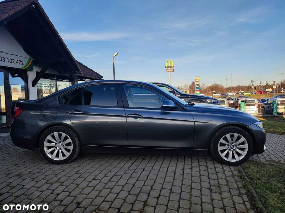 BMW Seria 3 318i - 7