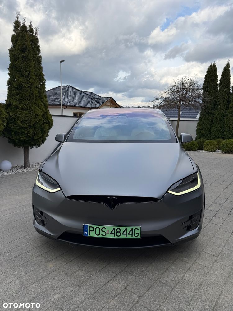 Tesla Model X - 5