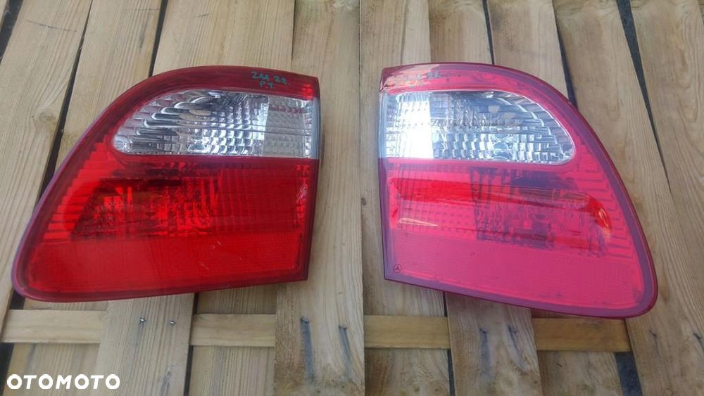 MERCEDES W211 KOMBI LAMPA TYL PRAWA LEWA W KLAPE - 1