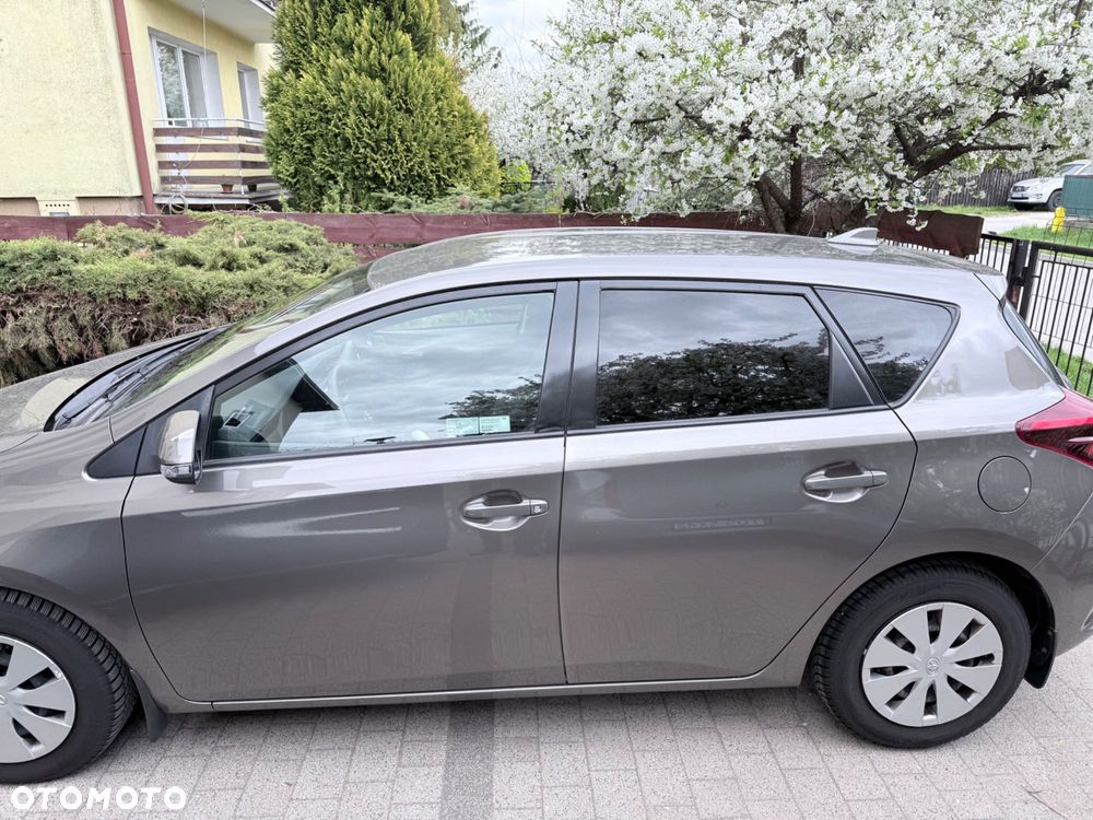 Toyota Auris - 2