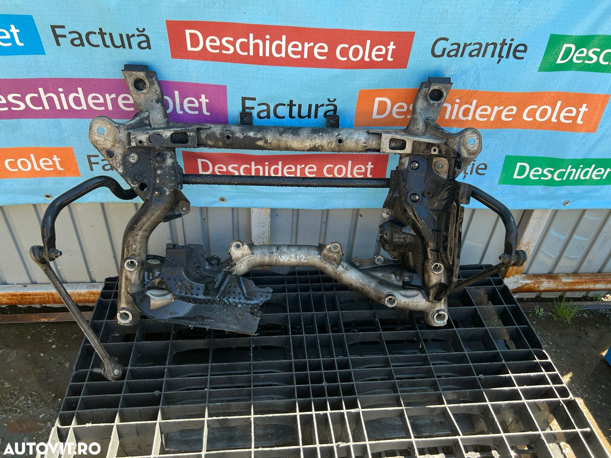 Jug cadru motor fata Mercedes E Class W212 - 1
