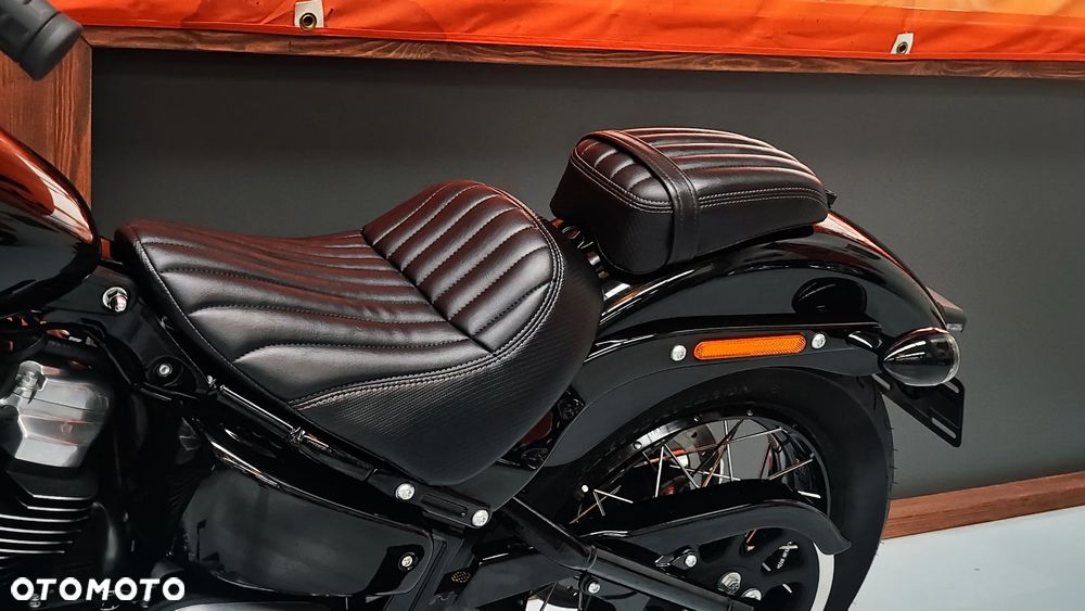 Harley-Davidson Softail Street Bob - 24