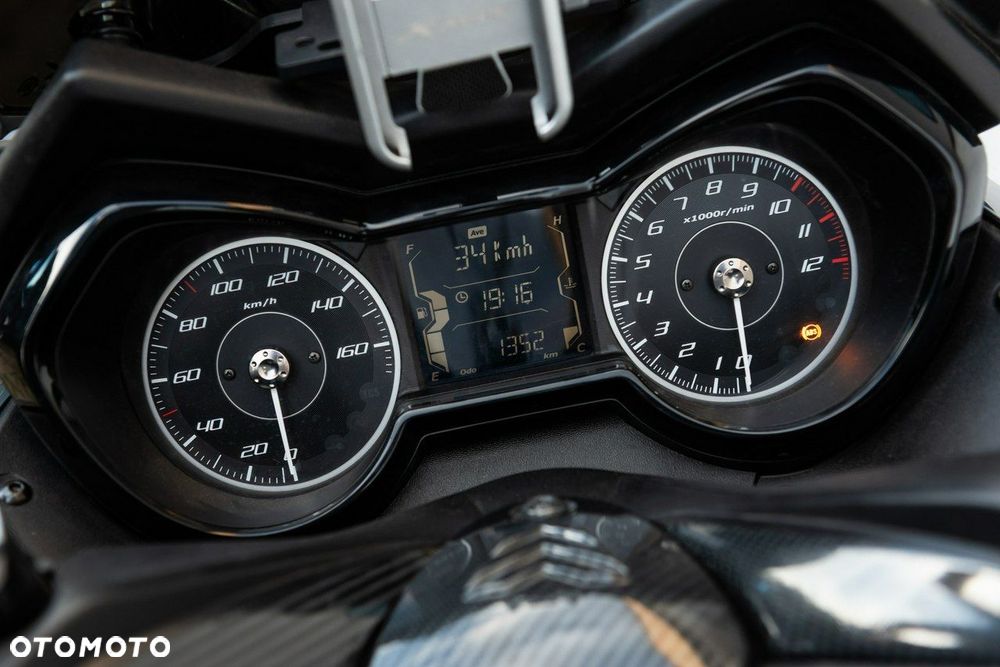 Yamaha X-max - 9